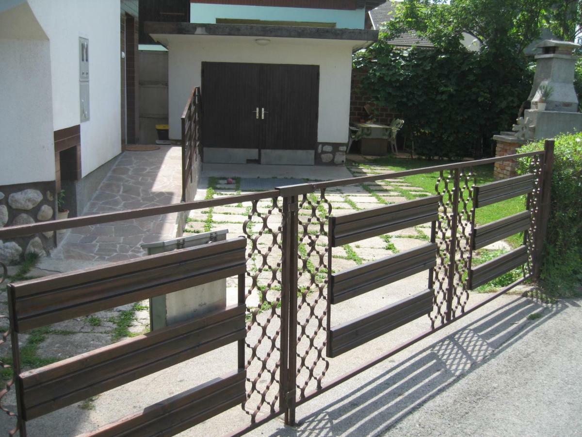 R&G Apartment Zirovnica Zewnętrze zdjęcie